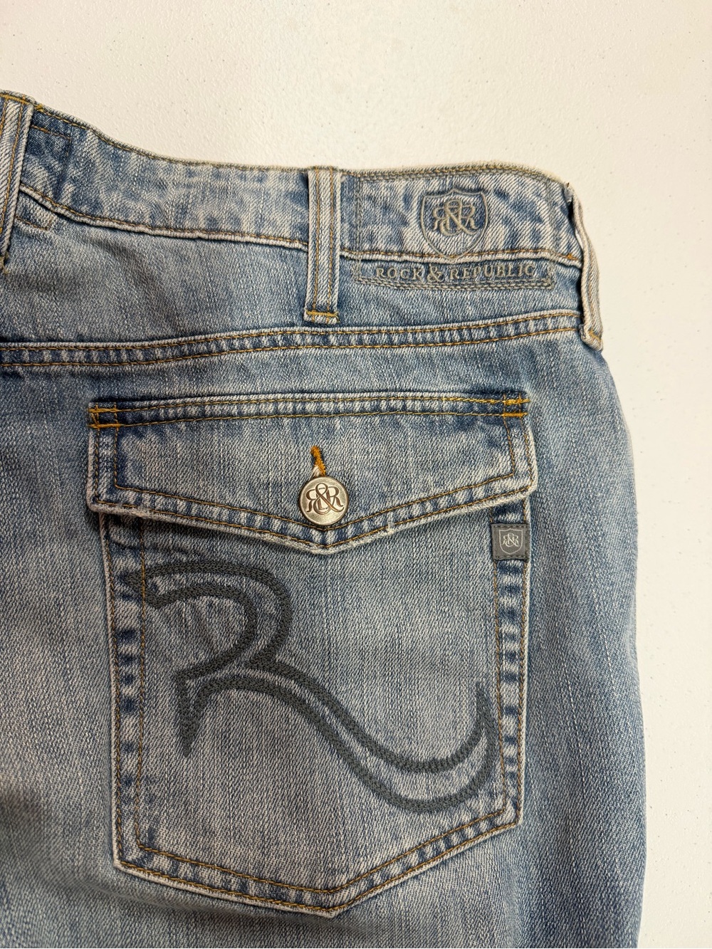 Rock & Republic Neil Jeans Men’s 38x30 R510295 Light Wash Flap Pocket Y2K
B342